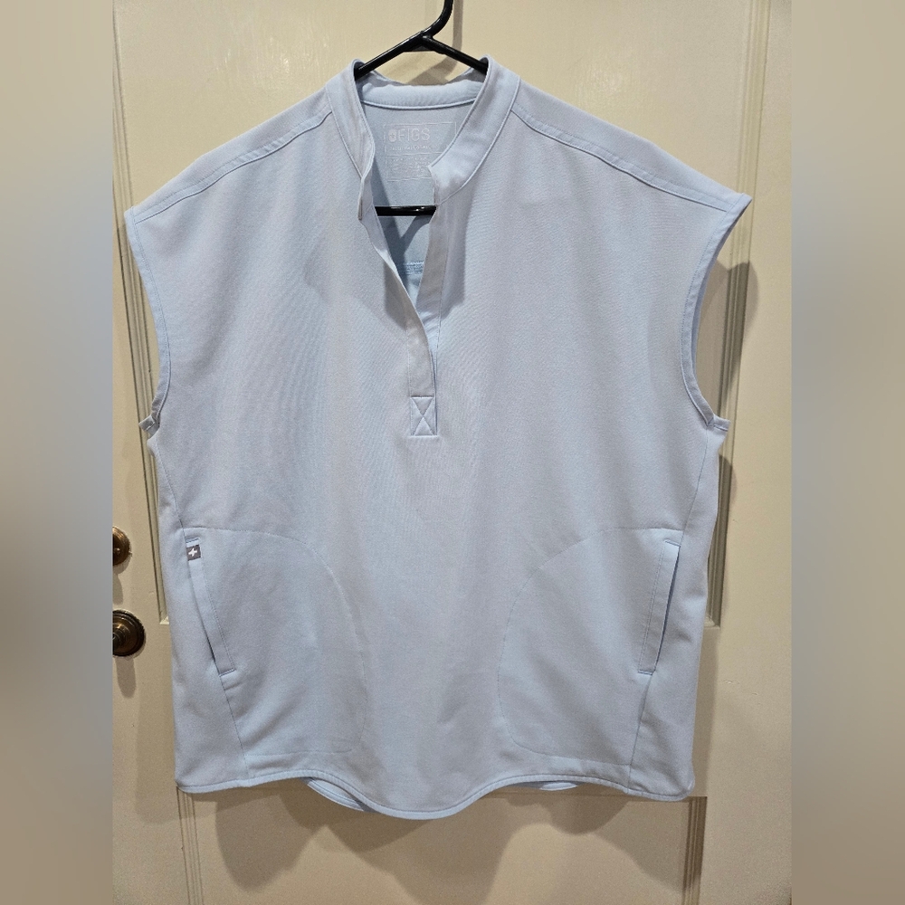 Sold OUT!! Like New!  Open Skies Figs Scrub Top